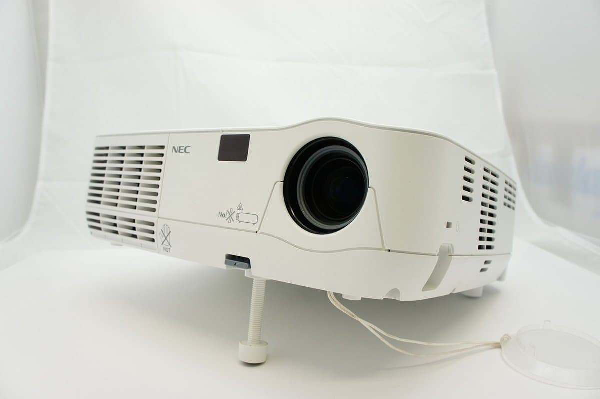 SnelShoppen - DLP-projector 2500 ANSI lumen, 2000:1 contrast, XGA resolutie 1024 x 768, wit voor presentaties, films en evenementen — afbeelding 1