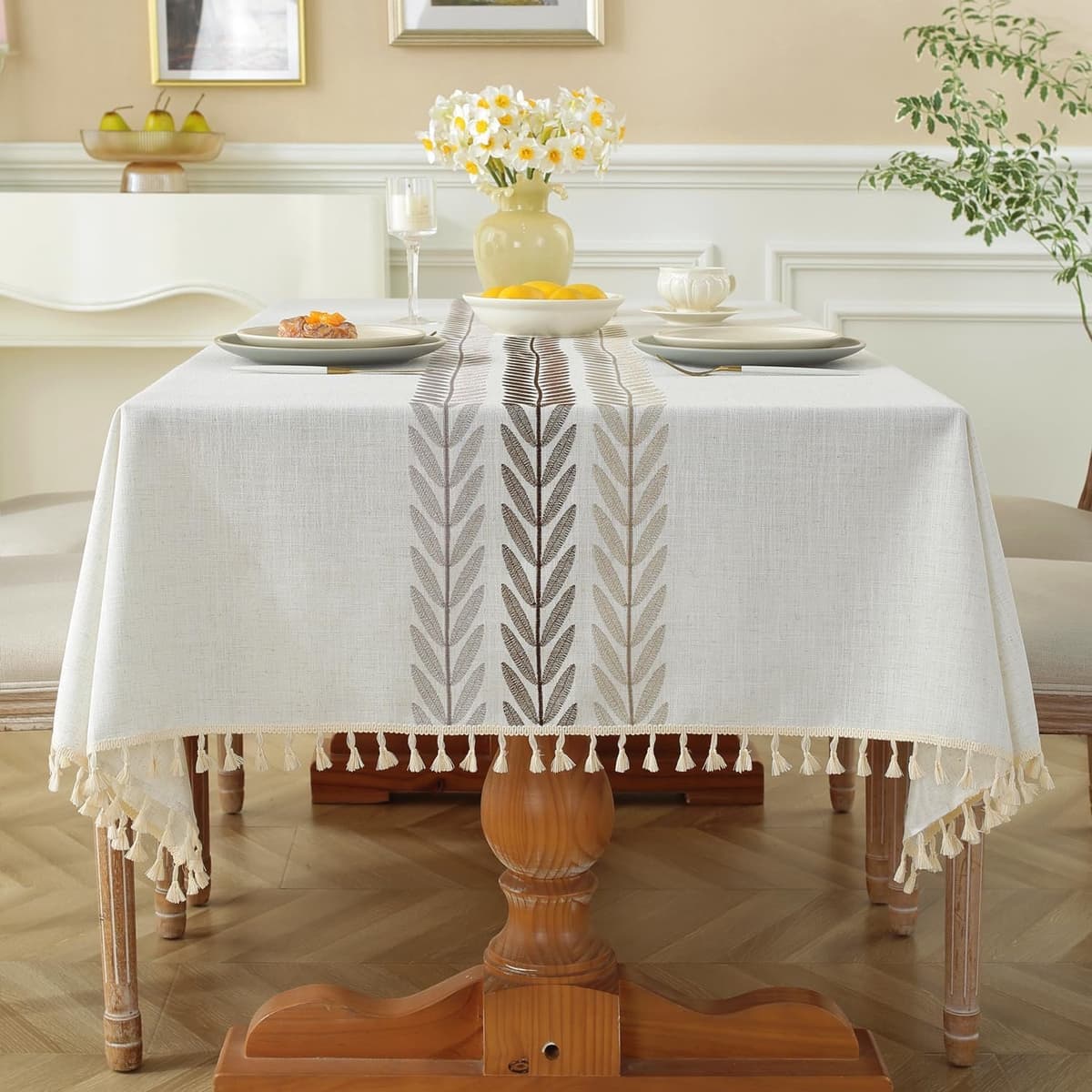 Pahajim Katoenen tafelkleed, rechthoekig, wasbaar, kreukvrij, kwastjes, tafelkleed, rechthoekig, voor keuken, eetkamer, buiten, tafelblad voor in de tuin, beige, 140 x 275 cm — afbeelding 1
