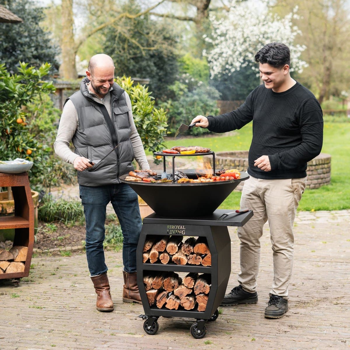 RJRoyal Living Plancha grill BBQ Companero XXL Blackline 2.0 grillring met houtopslag vuurschaal buitenkeuken grillring corten staal — afbeelding 1