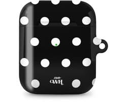 xoxo Wildhearts hoesje geschikt voor AirPods 1 & 2 - Polka Dots (Zwart) - Ook als telefoonhoesje verkrijgbaar - schokbestendige case - koptelefoonhoesje - Beschermhoes met stippenpatroon - Zwart met witte stippen