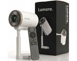 Lumora® Pro Mini Beamer 2026 – Alles-in-één Smart TV Projector – 4K Ultra HD – Android 13 – WiFi 6 & Bluetooth 5.4 – Voor iOS & Android – Inclusief in hoogte verstelbare standaard – Wit