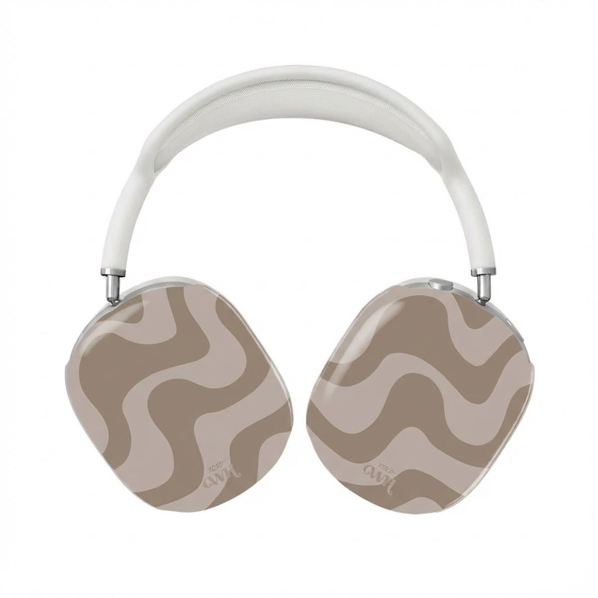 xoxo Wildhearts hoesje geschikt voor AirPods Max (2) - Ride With Me Brown - Ook als telefoonhoesje verkrijgbaar - schokbestendige case - koptelefoonhoes - Beschermhoes met met golvende print - golven - beige / bruin — afbeelding 1