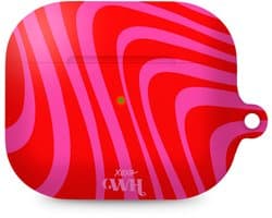 xoxo Wildhearts hoesje geschikt voor AirPods Pro 3 - Berry Much - Matte - Ook als telefoonhoesje verkrijgbaar - schokbestendige case - koptelefoon hoesje - Mat - Beschermhoes met golvende print - golven - Rood - Roze