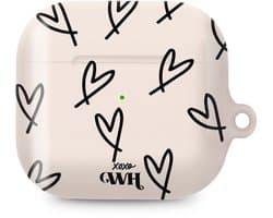 xoxo Wildhearts hoesje geschikt voor AirPods 4 - All Yours - Ook als telefoonhoesje verkrijgbaar - schokbestendige case - koptelefoonhoesje - Glimmende afwerking - Beschermhoes met hartjesprint - hartjes - Beige - Zwart